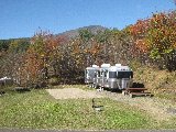 常設トレーラー　入り口前　緑地